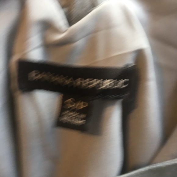 Banana republic size small gray neutral top. - Picture 9 of 10